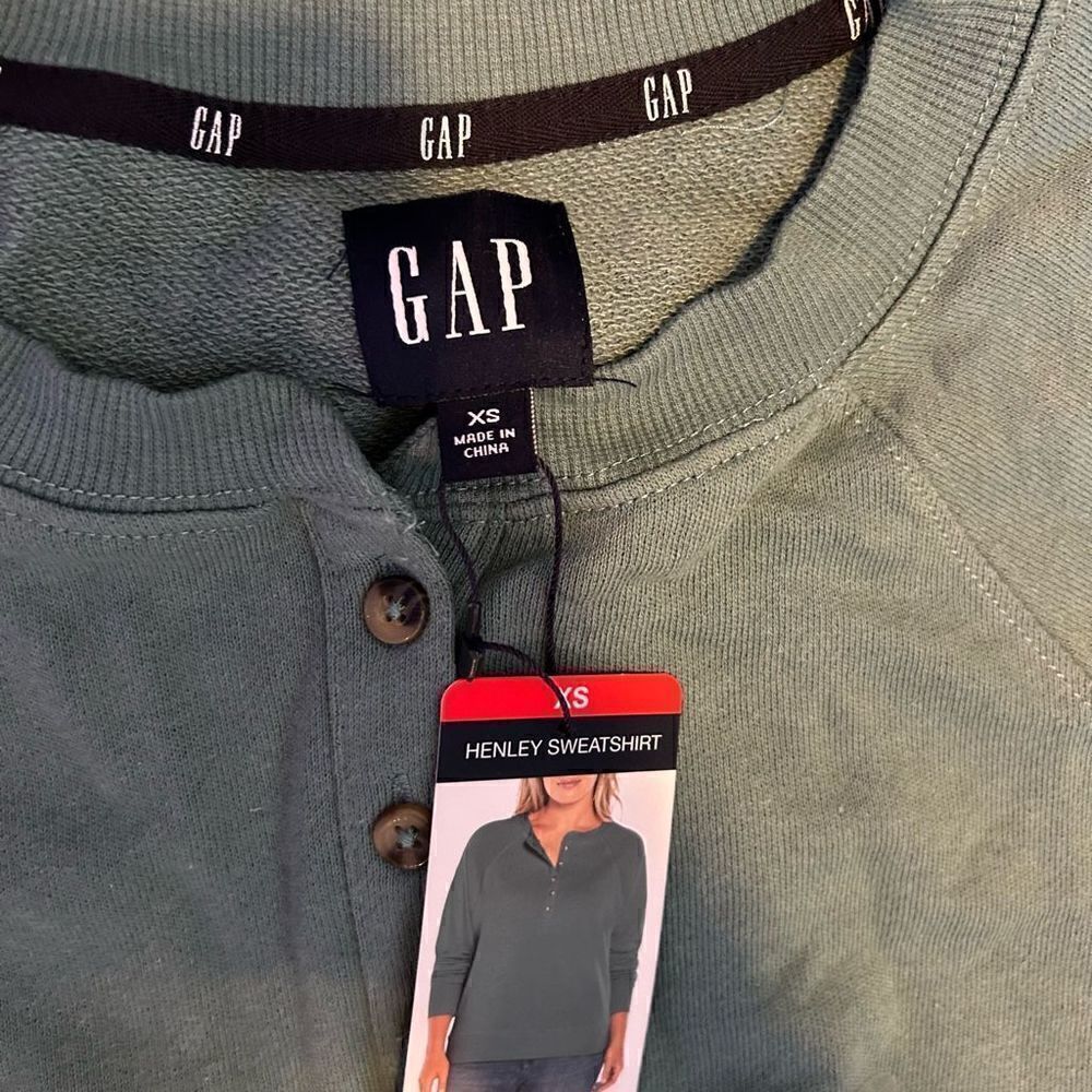 New gap sweater - Picture 2 of 4